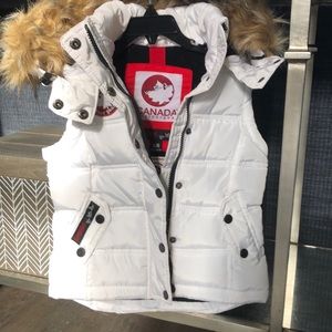 Canada Weather Gear White Outer Vest